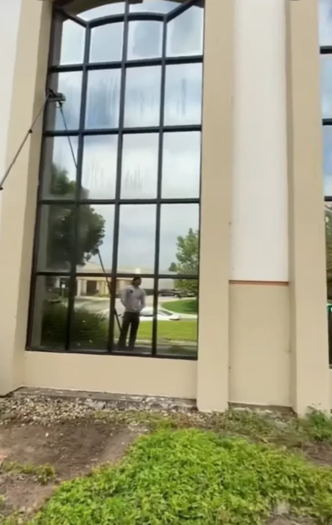 Commercial window cleaning San Clemente