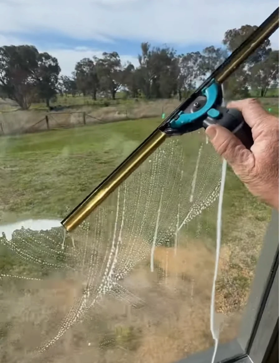 HOA window cleaning in San Clemente