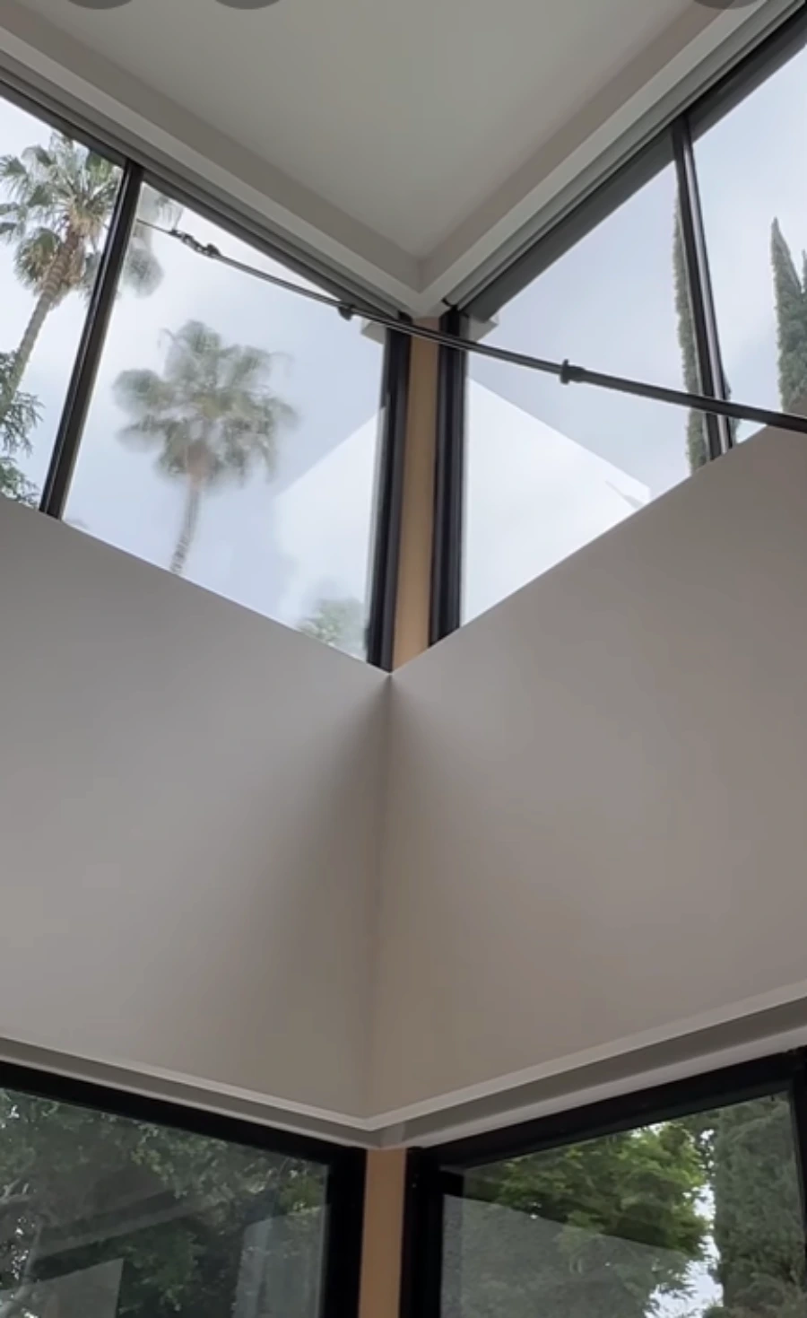 Hard To Reach residential window cleaning San Clemente