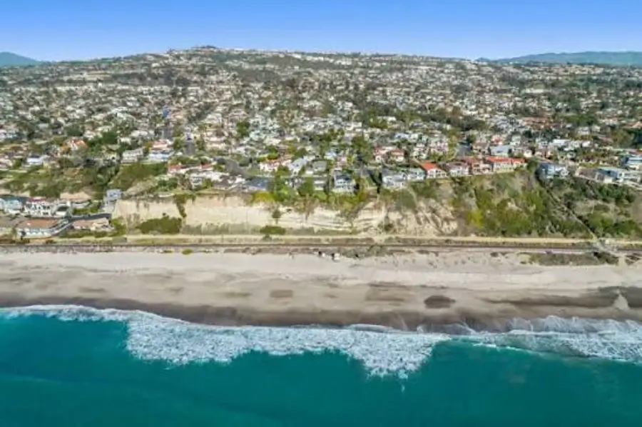 Ocean-facing windows cleaned in Cyprus Shore, coastal San Clemente 92672