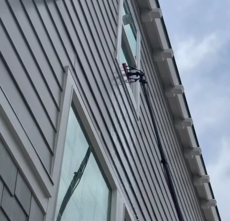 Vacation rental window cleaning in San Clemente